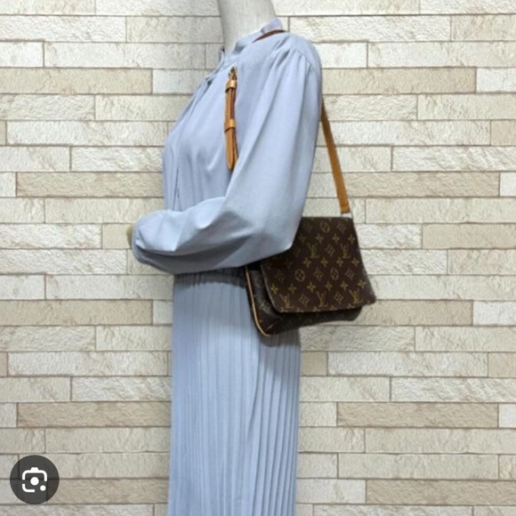 Authentic Louis Vuitton Monogram Canvas Musette Tango Strap Bag - Picture 3 of 15